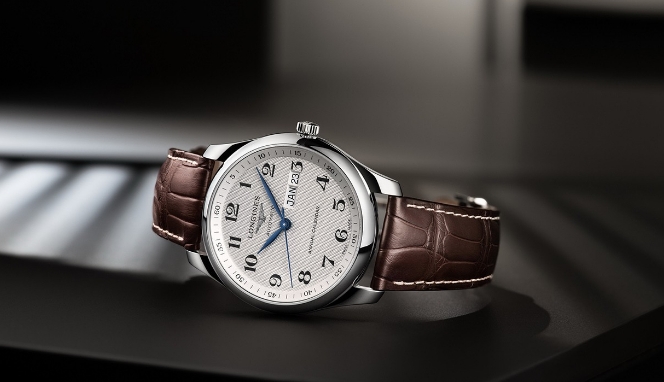 浪琴表名匠系列年歷腕表：詮釋匠心制表工藝（圖）