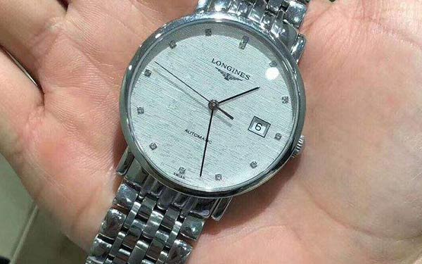 浪琴表蒙劃傷咋處理？別亂來，找專業的啦！（圖）