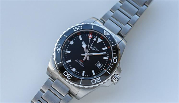 浪琴腕表機芯里面有劃痕解決辦法盤點(圖) 浪琴腕表機芯里面有劃痕解決辦法盤點(圖)